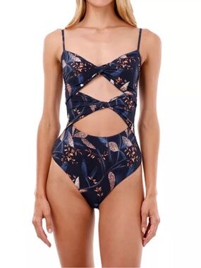 Malai
Wild Folliage Wavelet Gold Shell Hardware One Piece